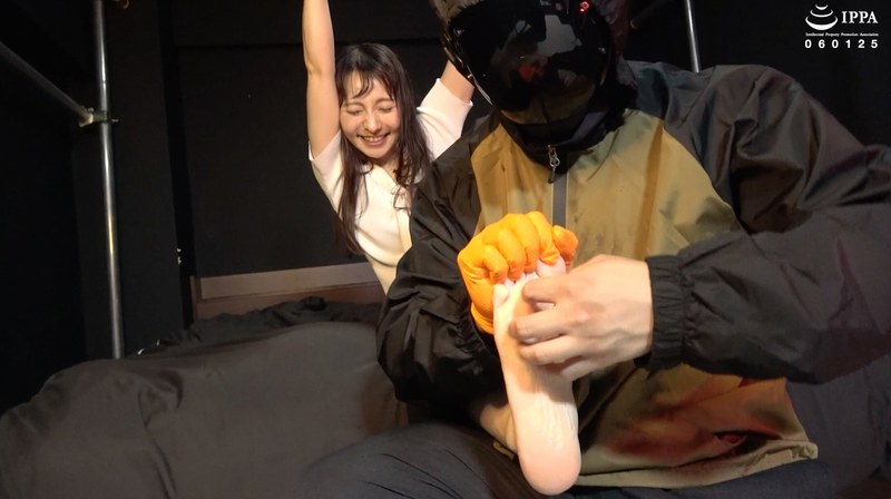 【エロ動画 美少女】「バンザイ拘束くすぐりで悶える素人美人妻」新レーベル MK5（マジでくすぐる5秒前） Vol.2 素人妻マナミ 2